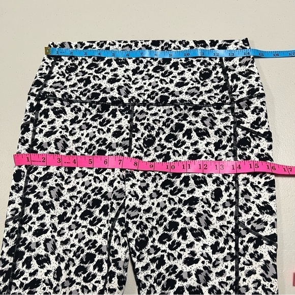 Zyia Active Snow Leopard Pocket Brilliant High Rise Leggings - Picture 9 of 11
